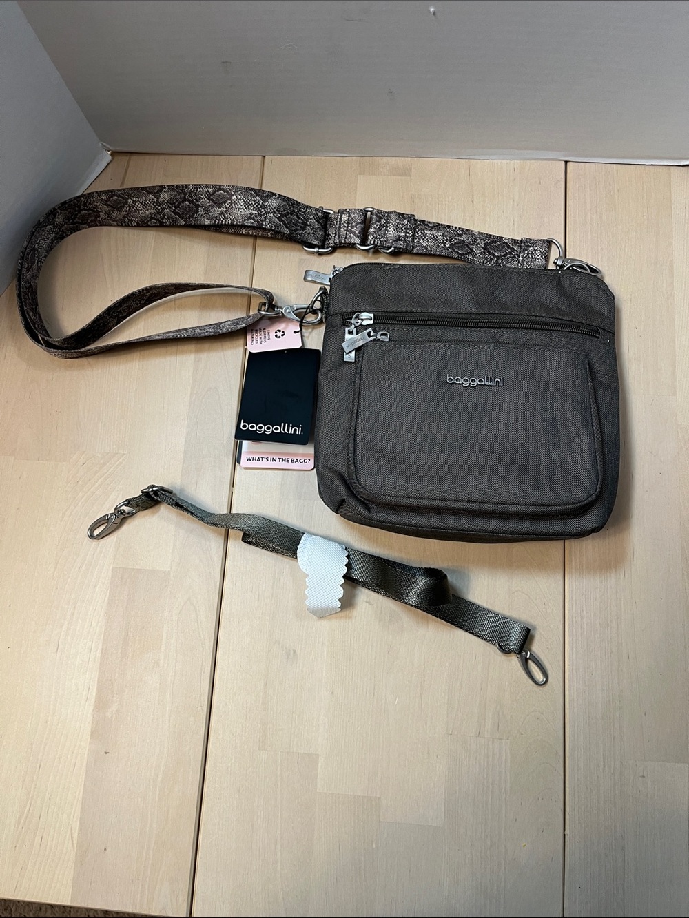 Baggallini Gray w/ Silver Tone Trim Modern Pocket Crossbody Purse, 2 Straps NWT